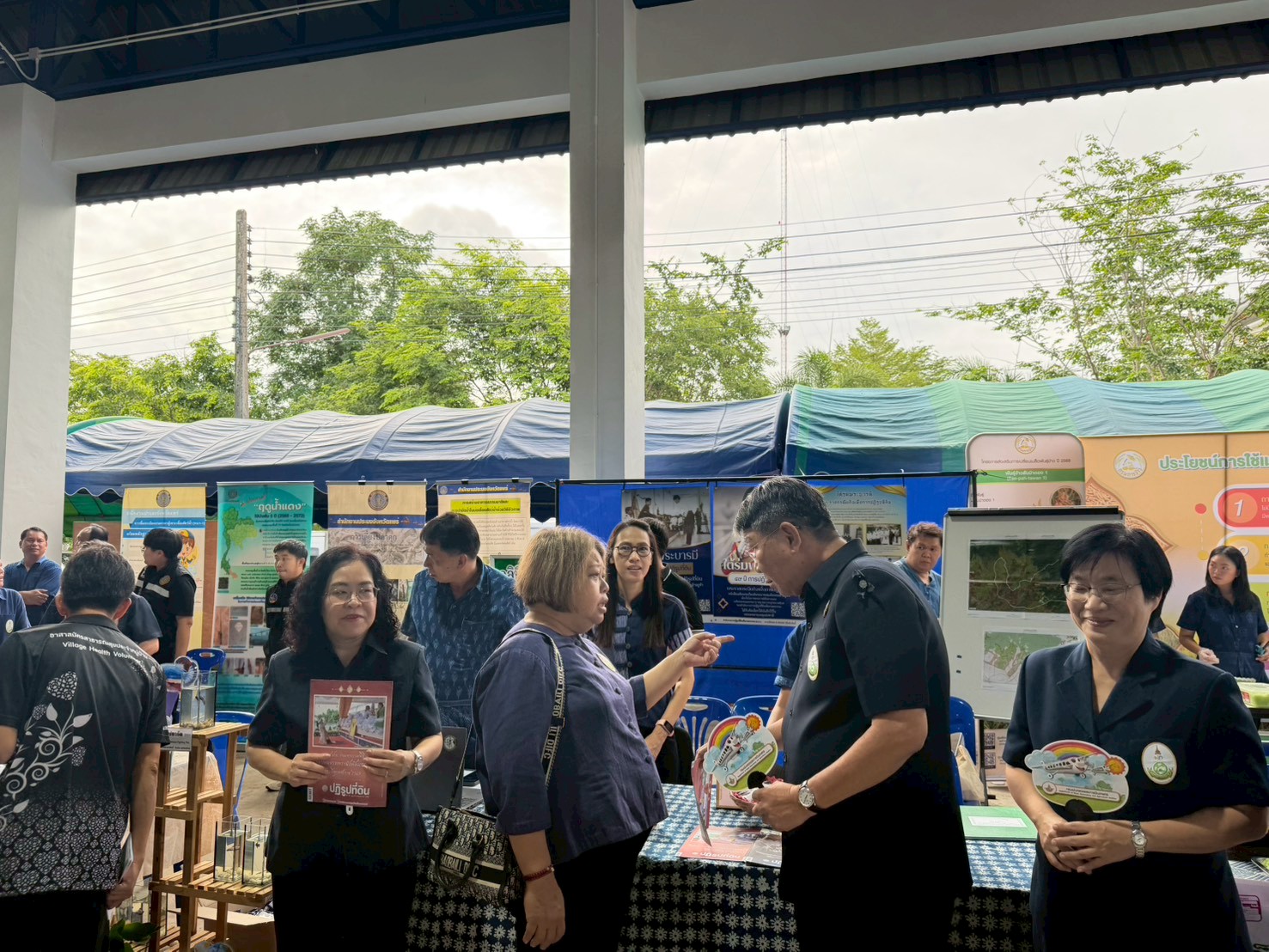 title - ส.ป.ก.แพร่ ร่วมจัดคลินิกเกษตรเคลื่อนที่ ให้บริการประชาชน เพื่อให้บริการ แบบครบวงจรและพัฒนาศักยภาพเกษตรกรในพื้นที่อำเภอร้องกวาง